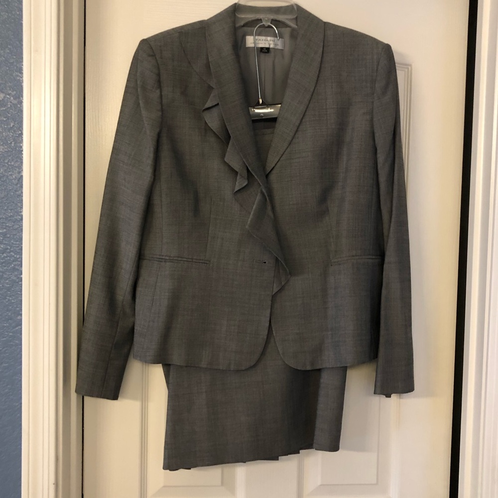 Gorgeous Tahari fluttered skirt suit